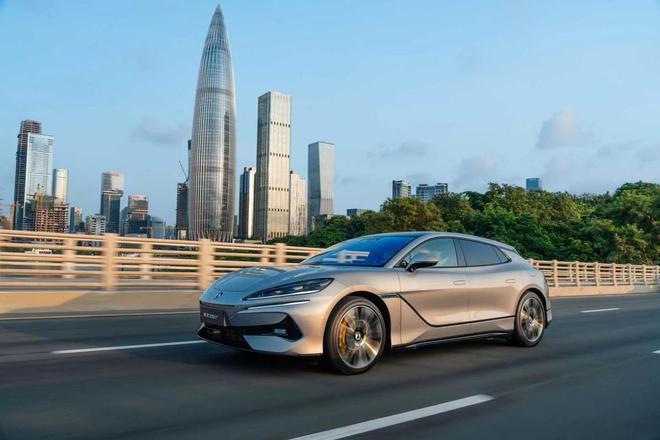 智能驾驶专题：CES2025：驱动AI汽车机器人数据飞轮(图4)