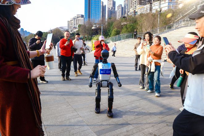 2025重马鸣枪开跑！这场高水准赛事让无数市民“AI”上长安智造(图6)