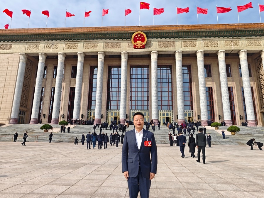 全国人大代表、小鹏汽车董事长何小鹏：建议加速人形机器人商业化普及推动在停车场开展低速无人驾驶试运营