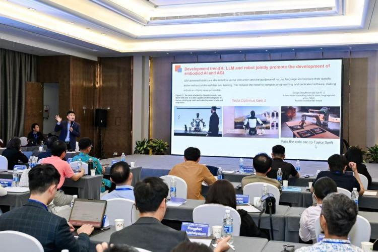 东盟国家代表齐聚南宁感受人工智能发展脉动(图1)