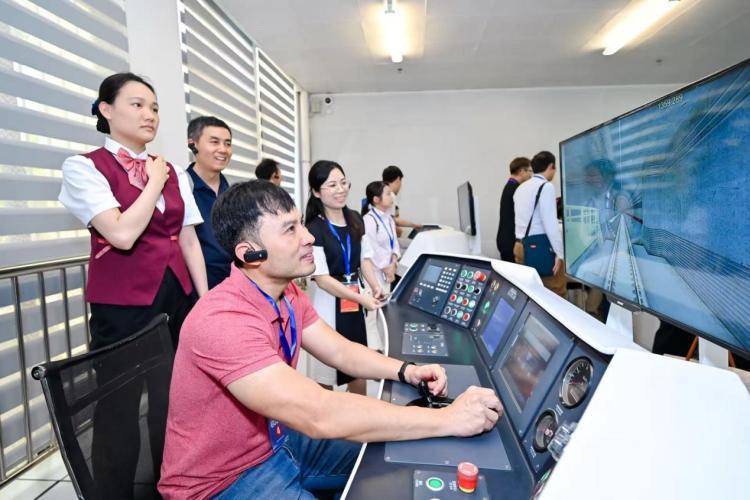 东盟国家代表齐聚南宁感受人工智能发展脉动(图2)