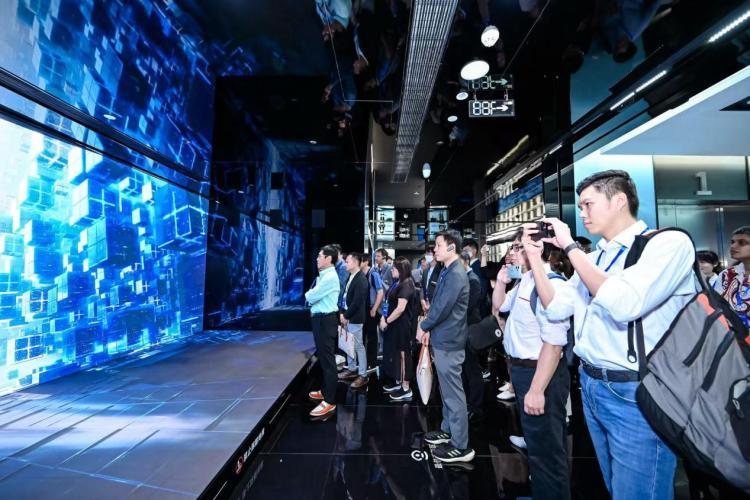 东盟国家代表齐聚南宁感受人工智能发展脉动(图3)