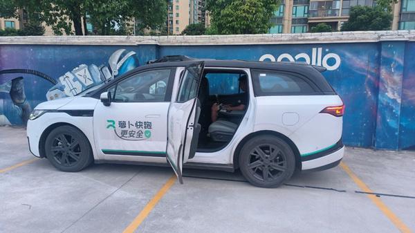“虚实联动”教学L4级无人驾驶进重庆财经职业院(图1)