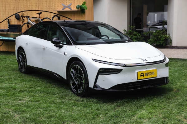 新一代自动驾驶硬件平台的首款车型来了！小鹏P7+预售价2098万起(图2)