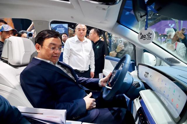 高速开车睡觉谁制造了“全民智驾”幻觉？(图3)