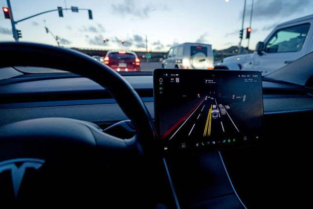 高速开车睡觉谁制造了“全民智驾”幻觉？(图2)